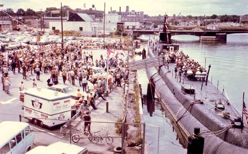 Submarines

#USSCobia SS245 (1944-1970)
Gato Class

📷 1971 #Manitowoc Arrival at its new mooring point as a museum ship at the @WIMaritime

@USNavy 🇺🇸