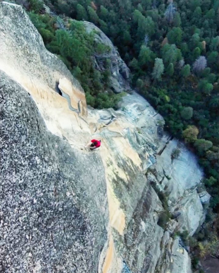 Watch Free Solo 🎥🏔️🧗💪🫣 Evening TV watching sorted? An intimate and unflinching portrait of free solo climber Alex Honnold as he prepares to achieve his lifelong dream – scaling the famous 3,200ft vertical rock face of El Capitan in Yosemite. 📺 bbc.co.uk/iplayer/episod…