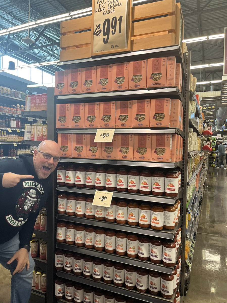 My girl @AnnaVocino and @eathappykitchen on the endcap at @CentralMarket Plano. As you can see, it made us happy. 
Live in TX?  Head to Central Market & get the best sauce ever.