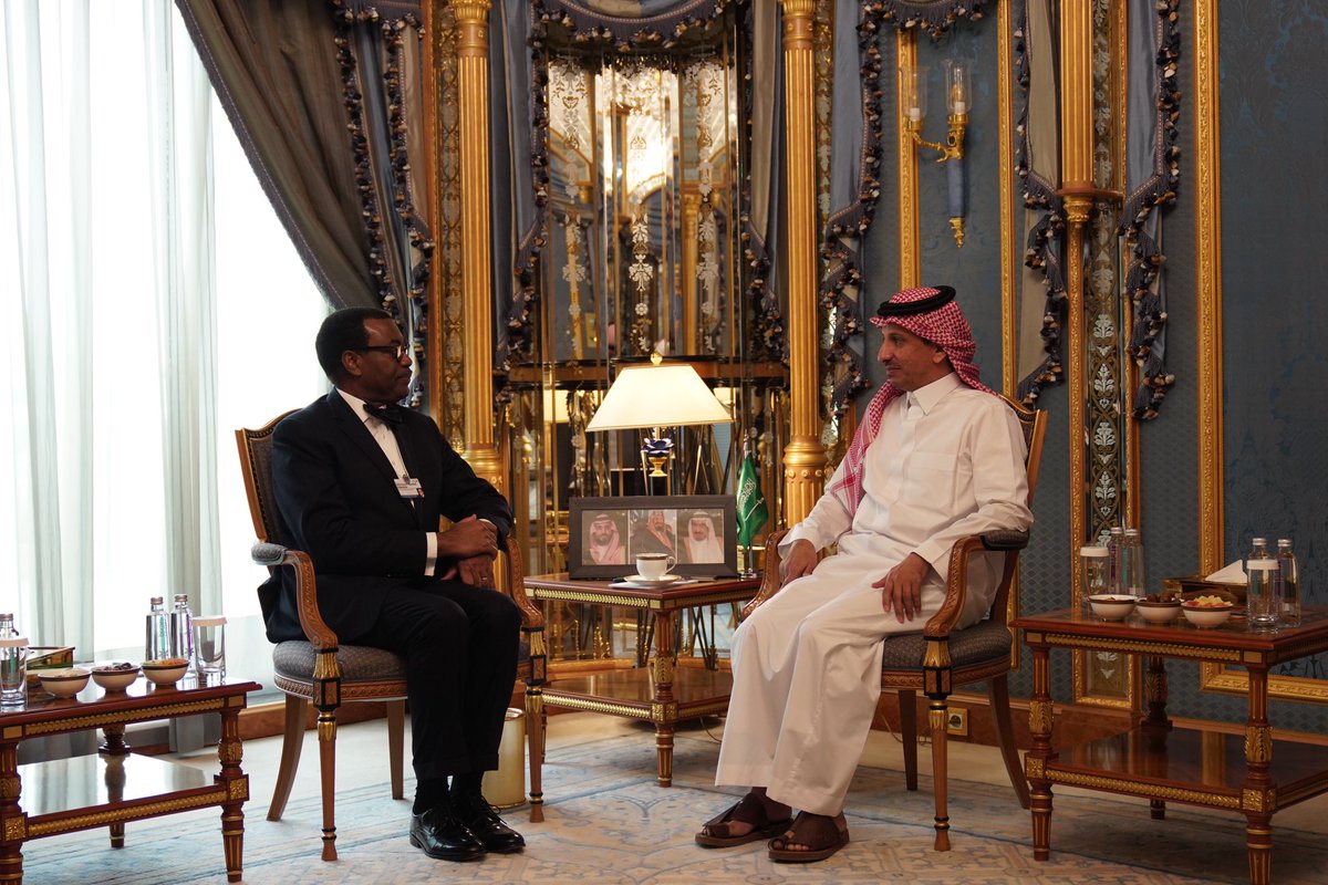 During the #SpecialMeeting24 of the @WEF, I had the pleasure of meeting Dr. @akin_adesina, President of the African Development Bank. We discussed strengthening the partnership between @SaudiFund_Dev and @AFDB_Group to co-finance development projects in Africa. #ProsperInSaudi