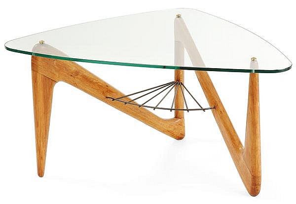 TABLE BASSE - de Louis SOGNOT, modèle 'Zig Zag' plateau triangulaire en verre, en hêtre teinté, apportée par CÉDRIC
Estimée par ÉNORA à :            500 €
Acquise par MICHEL pour : 1.550€
😉

 #Affaireconclue