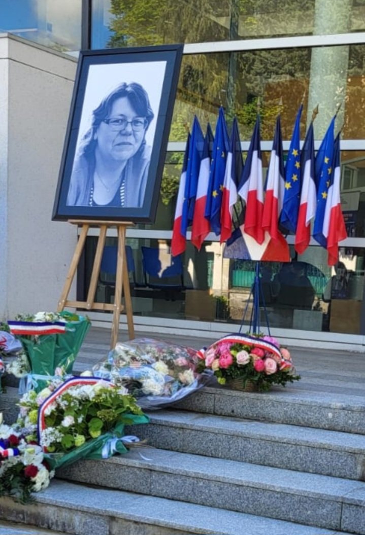 Présent ce matin, à Rambouillet, au nom d'@UN1TE_policenat accompagné de @JeromeMoisant, du secteur Pats UN1TÉ et des délégués du 78 pour la cérémonie d'hommage à Stéphanie Monfermé, assassinée par un terroriste le 23 avril 2021. Moment d'émotion et de recueillement 🙏🇨🇵