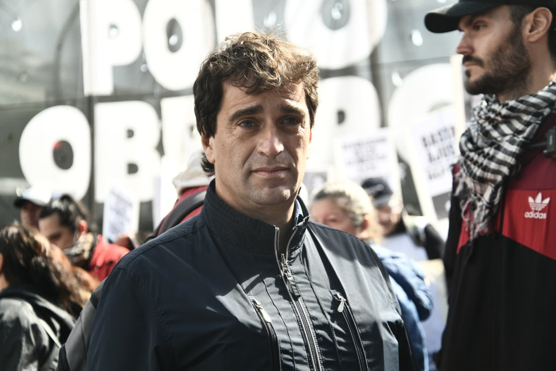 ZNVISION's tweet photo. Gabriel Solano: "Nos movilizamos contra la ley de bases que es una traición de la oposición al pueblo en alianza con el gobierno nacional"
#alianza #GabrielSolano #GobiernoNacional #leydebases #movilizamos #oposición #pueblo #traición
@Solanopo
https://t.co/Oaeu3AicW5 https://t.co/6TsqohInsM