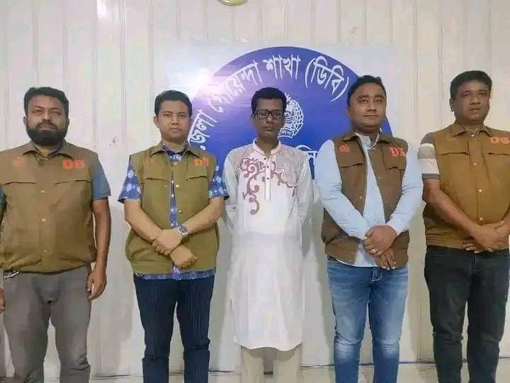 A Hindu man was arrested by the Islamist police of Bangladesh for sharing Lalon Geeti on his Facebook story. Lalon Geeti is known as folk song of lalon shah in Bangladesh.
#SaveBangladesiHindus 
 @UNHumanRights @StateIRF @hrw