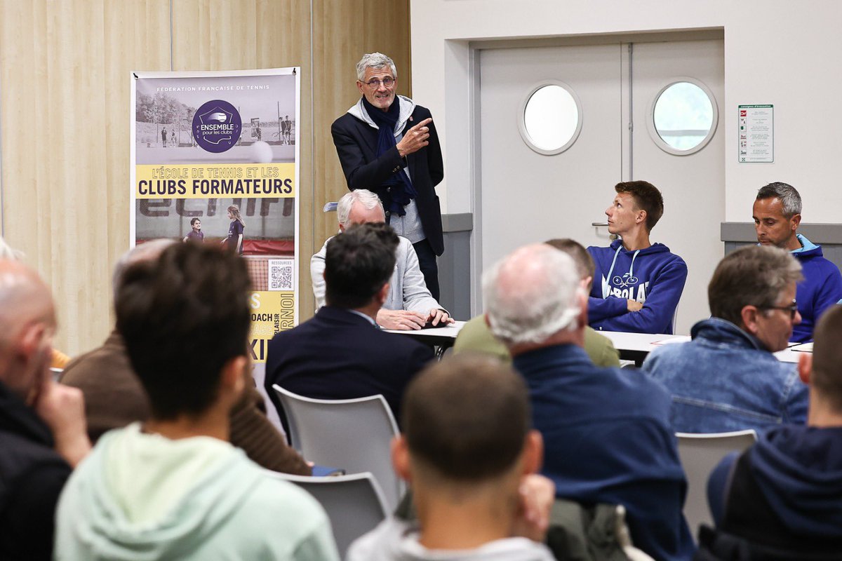 Tournée des territoires, Ensemble pour les clubs Aujourd’hui dans le club familial de Tennis & Padel de Bourg-Lès-Valence. Mes plus sincères remerciements pour l’accueil chaleureux. Les échanges sont passionnants. Je suis reconnaissant du dévouement des bénévoles, votre