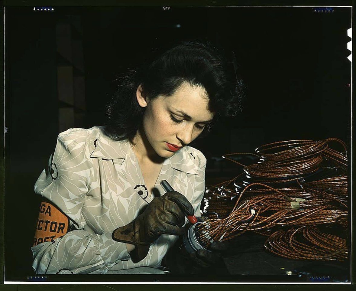 In this month's 'Green Lama' the character Mary was a mechanic in an airplane factory during the war. Just found this beautiful color image of just such a woman (Burbank, CA-1942) linktr.ee/madisonontheair

#OldTimeRadio #audiofiction #audiodrama #fictionpodcast #madisonontheair