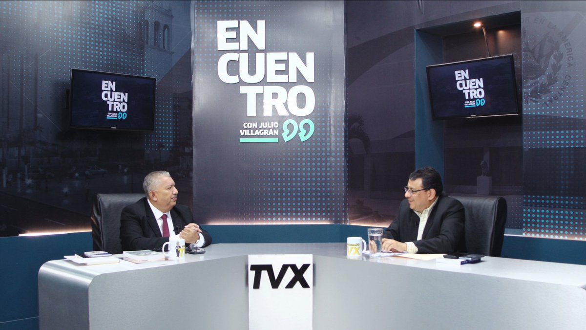 Pero si se cambia la forma repartidora del método Hare al método d'Hondt, matemáticamente está comprobado que va a reducir las oportunidades para los #partidos de #oposición o pequeños, y eso no les permitió tener más escaños, detalla <a href="/juliolivo2018/">Julio Olivo</a>, magistrado <a href="/TSEElSalvador/">Tribunal Supremo Electoral 🇸🇻</a>.