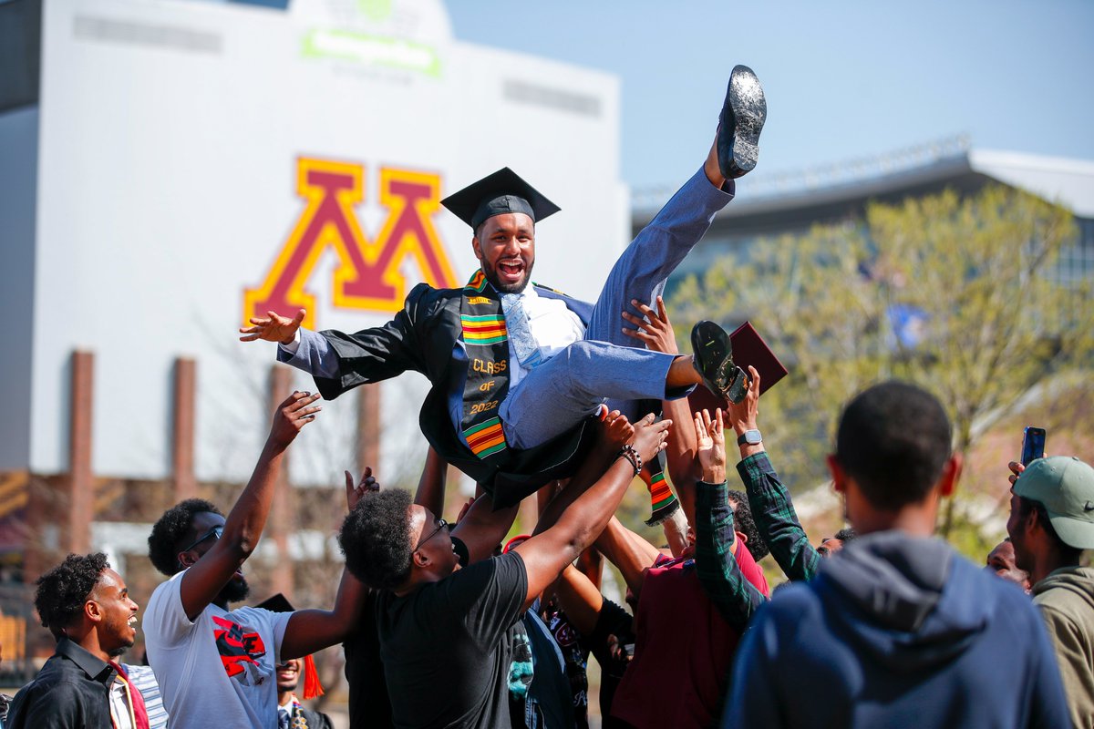 It's officially grad szn! 🎓〽️ #umngrads #umnproud