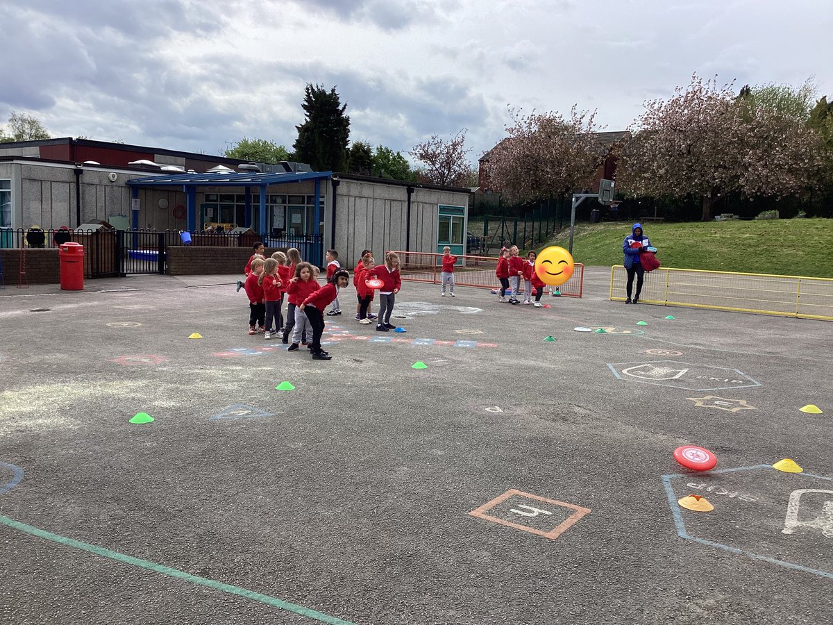 Reception had a fantastic SHAPE physical activity session with Regan. The children developed their frisbee skills then worked in teams with the frisbees. #joeyseyfs #joeyspe @stjs_staveley @ShapeLearning