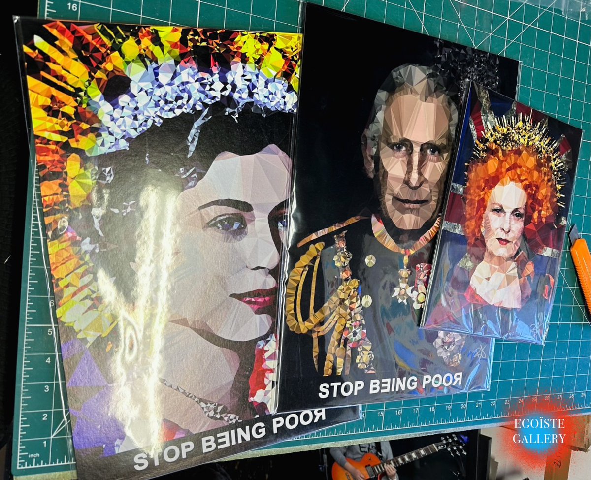 Shout out to the customer who bought these three 👌🏻❤️‍🔥🔥 (Spot the tiny guitarist as an added bonus 😄) 
.
#portraitartist #egoistegallery #baibaauria #femaleartist #manchesterartist #royalty #viviennewestwood