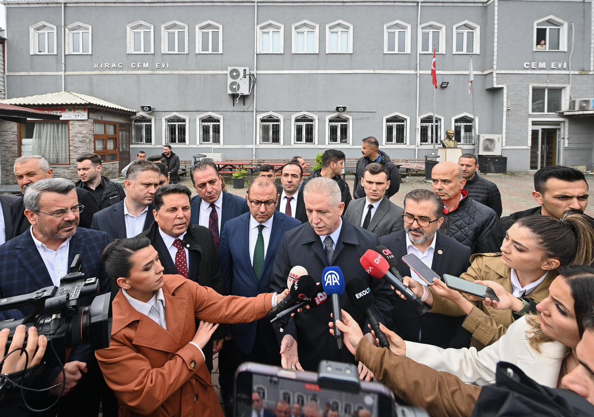 #Küçükçekmece'de su birikintisine düşerek hayatını kaybeden Edanur Gezer, #Esenyurt Kıraç Cemevi'ndeki cenaze merasimi ile son yolculuğuna uğurlandı. Valimiz @gul_davut, merasimin ardından aile ve yakınlarına başsağlığı dileklerinde bulundu. 📍Esenyurt