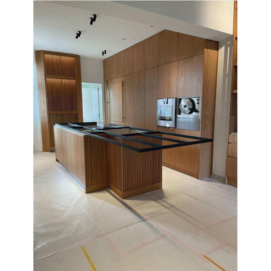 #Behindthescenes of one of our amazing projects, featuring a kitchen with our bespoke furniture design!

#customfurniture #furnituredesign #bespokefurniture #internationalfurniture #customizeddesign #interiordesign #furniturefactory  #customcraftsmanship