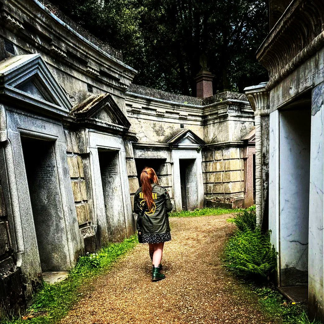 And then he greeted Death as an old friend, and went with him gladly, and, equals, they departed this life.' 🖤 HighGate Cemetery is so beautiful.