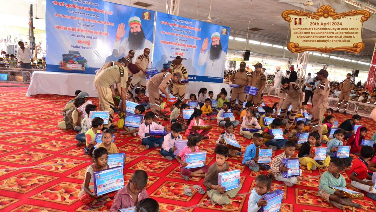 The foundation day of Dera Sacha Sauda was celebrated with great pomp in Sirsa, on 29th April. Crores of people got immersed in the sea of spirituality after listening to the holy sermon of Ram Rahim. 76 children were given new clothes.
#DSSFoundationDay 
19th Spiritual Letter