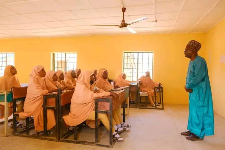 Governor @ubasanius is committed to providing quality education in a safe environment for all school-aged children in the state. Recently, renovated blocks of classrooms were unveiled at Government Girls Secondary School, Maimuna Gwarzo.
 #WorkingForKaduna