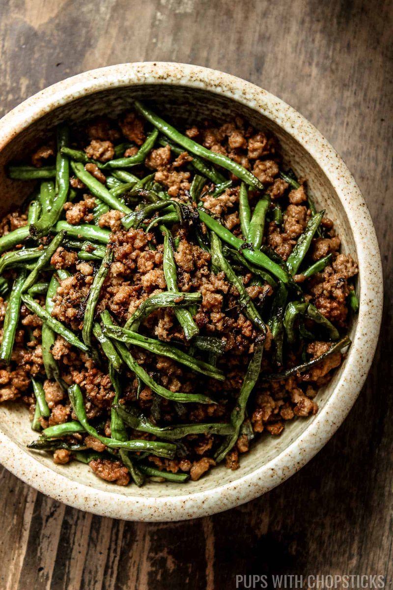 Dry-Fried Long Beans and Minced Pork with Olive Vegetables Recipe: pupswithchopsticks.com/dry-fried-long… #foodie #Nomnom #asianrecipes #asianfood