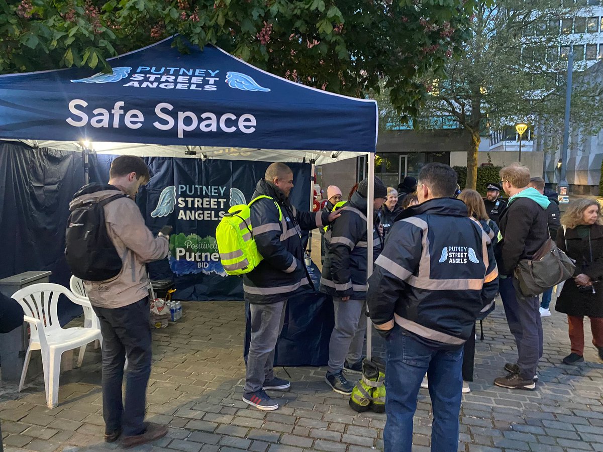 The Putney Street Angels volunteers will patrol on Friday nights and have a safe space next to St Marys to help anyone from 10pm-3am. It was great to join them on a patrol. @putney_bid