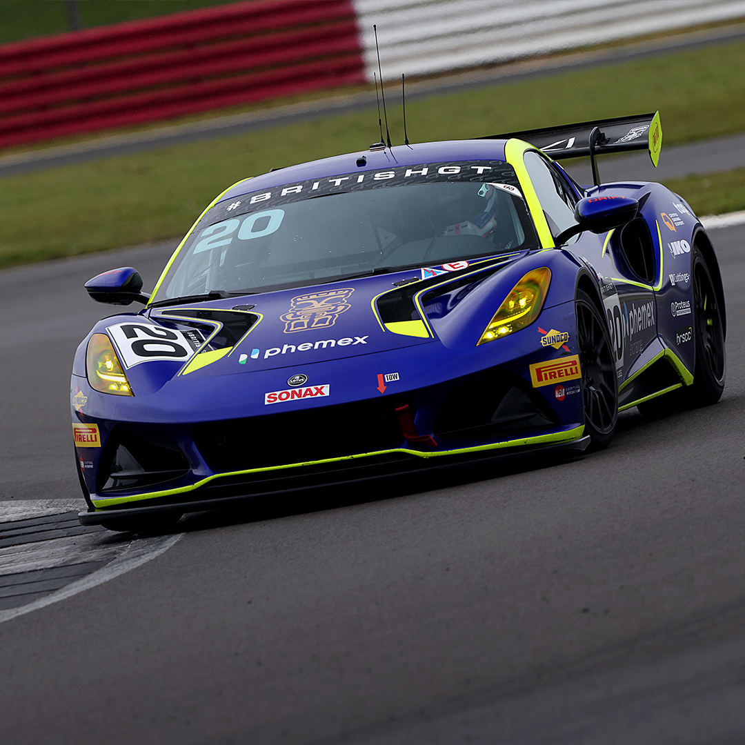 lotuscars's tweet image. Celebrations at Silverstone 🥇

Congratulations team @MahikiRacing for winning 1st place in the GT4 Pro-Am class at the Silverstone 500 during the British GT Championship. Their Emira GT4 came out on top in the brutal 3 hour endurance race. 

#Emira #ForTheDrivers