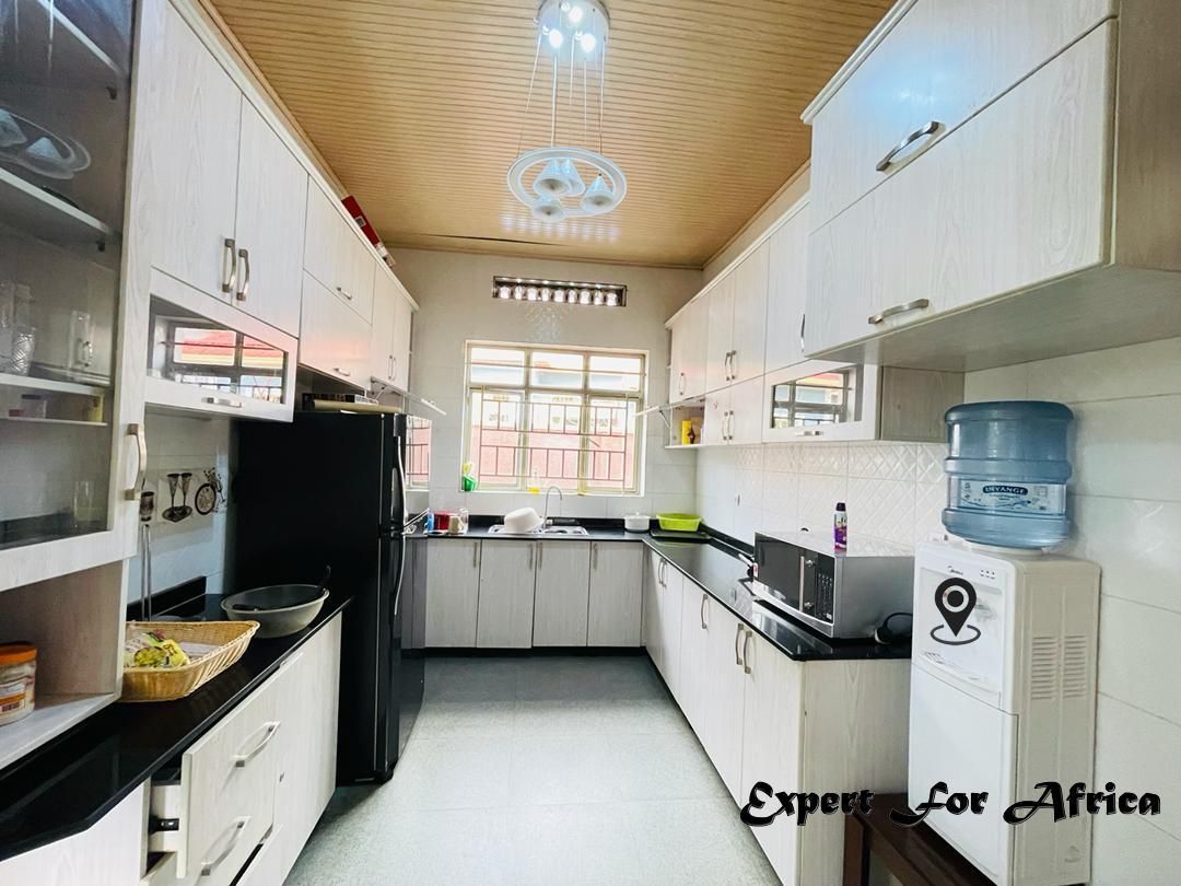 🚨Kigali Home for sale in Kagarama🚨 

💸Price: 140,000,000 Rwf
🛏️Bedrooms: 4
🛀Bathrooms: 3 
🅿️Big Parking

For further details:👇 houseinrwanda.com/property/sale/… 

Contact name:👨‍💼KWIZERA Edmond 

#house #sale #kigali