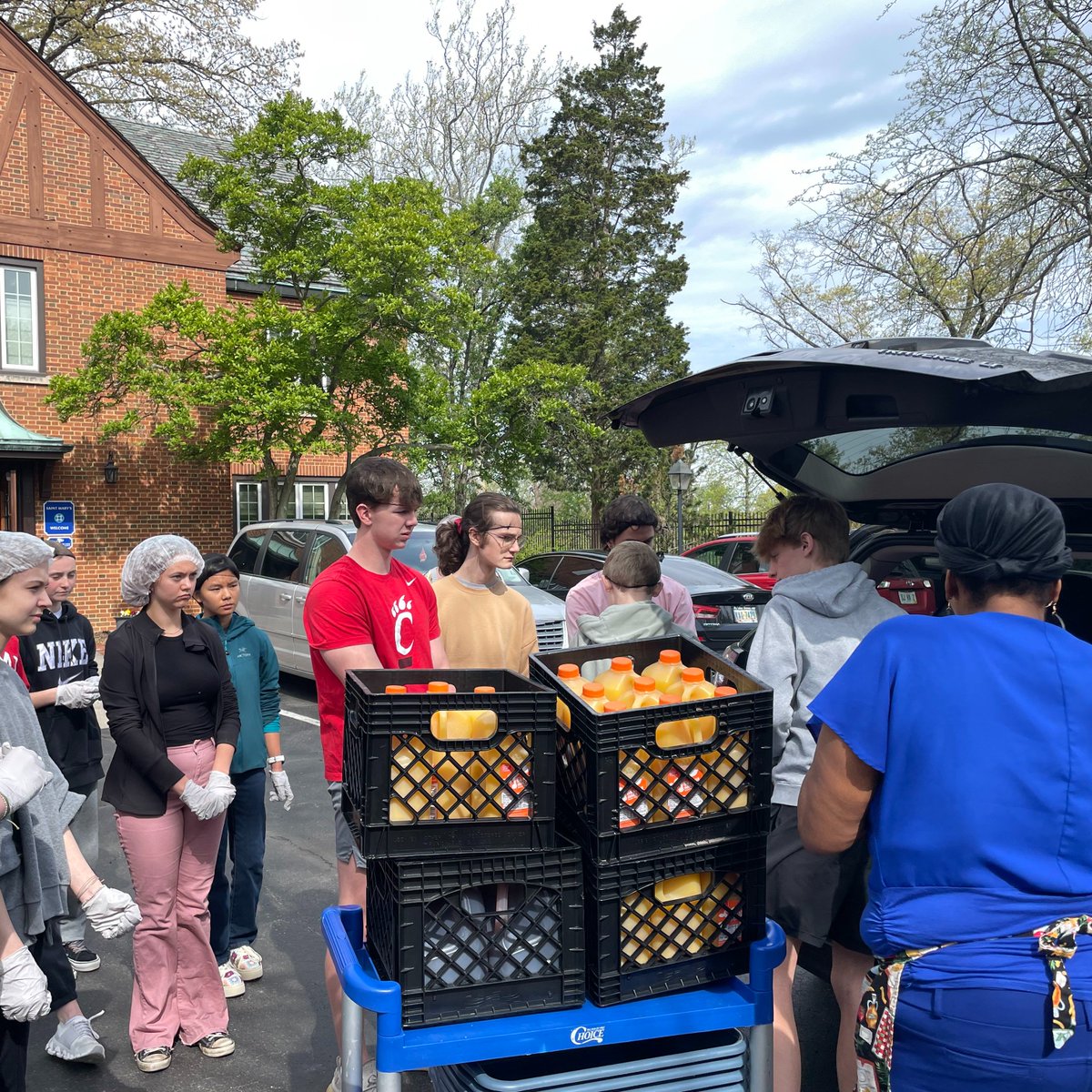 🌟 The Aspire program visited Food for the Soul last week to build their personal and professional skills - all while making a difference in the community! Students helped prepare meals for people in need, received a tour and participated in a career panel. #EveryMomentMatters