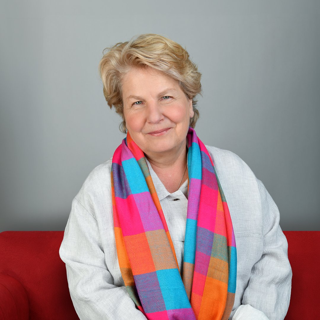 📣ANNOUNCEMENT: 'Sandi Toksvig: Friends of Dorothy' Presenting a night of stories, truths, questions, and answers in celebration of her new book 'Friends of Dorothy'. Each ticket comes includes a hardback copy 🤩. Book now to ensure a great seat! 🎟️ tinyurl.com/mr2ypeay