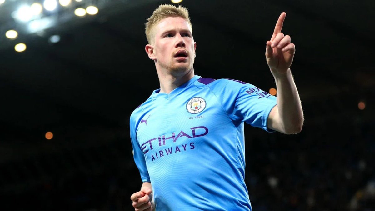 🧵 Away from Mo Salah news, understand Saudi dealmakers hoping for 5-6 marquee signings this summer. Around £2bn allocated for transfer/agent fees plus wages.

Kevin De Bruyne a target but feeling remains he’ll stay/extend at #MCFC. De Bruyne hasn’t indicated he wants Saudi.👕