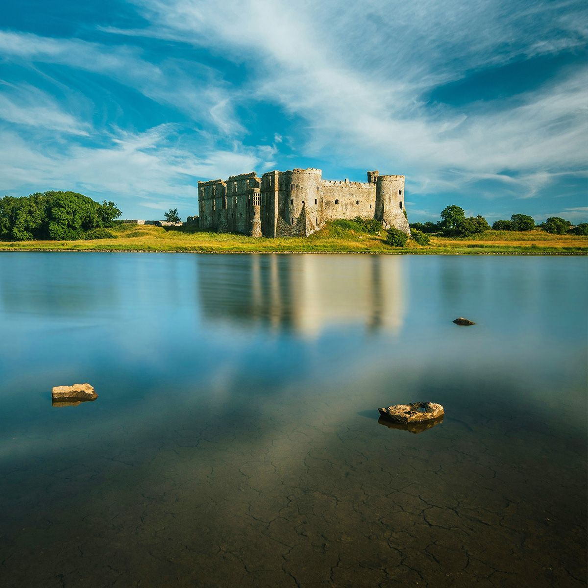 Wales is a country known for it's rich history, proud culture, stunning landscape and, of course, it's extraordinary castles!

📍Carew Castle & Tidal Mill 
📷 Daniel Morris

#WalesCoastPath #LlwybrArfordirCymru #CroesoCymru #VisitWales #LoveWales #CaruCymru #Wales #Cymru #Castle