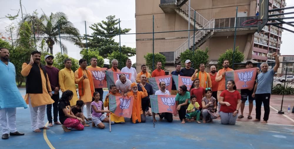 Dheerendra5882's tweet photo. Wow! What an incredible display of dedication and enthusiasm by @OFBJPNIGERIA. Their #chaipercharcha & #Callathon in Lagos is a shining example of grassroots engagement for good governance under the leadership of Shri @narendramodi Ji. Let's keep the momentum going by encouraging everyone to exercise their right to vote and support progress and development. Together, we can ensure #Abki_baar_400_paar #firEkbaarModiSarkaar 🇮🇳
@rajnathsingh @myogiadityanath @vijai63 @PankajSinghBJP @KrRajRajeshwar @drmanojshah @mevipul @sirfruchi @irameshawasthi @SurendraMaithan @OFBJPNIGERIA