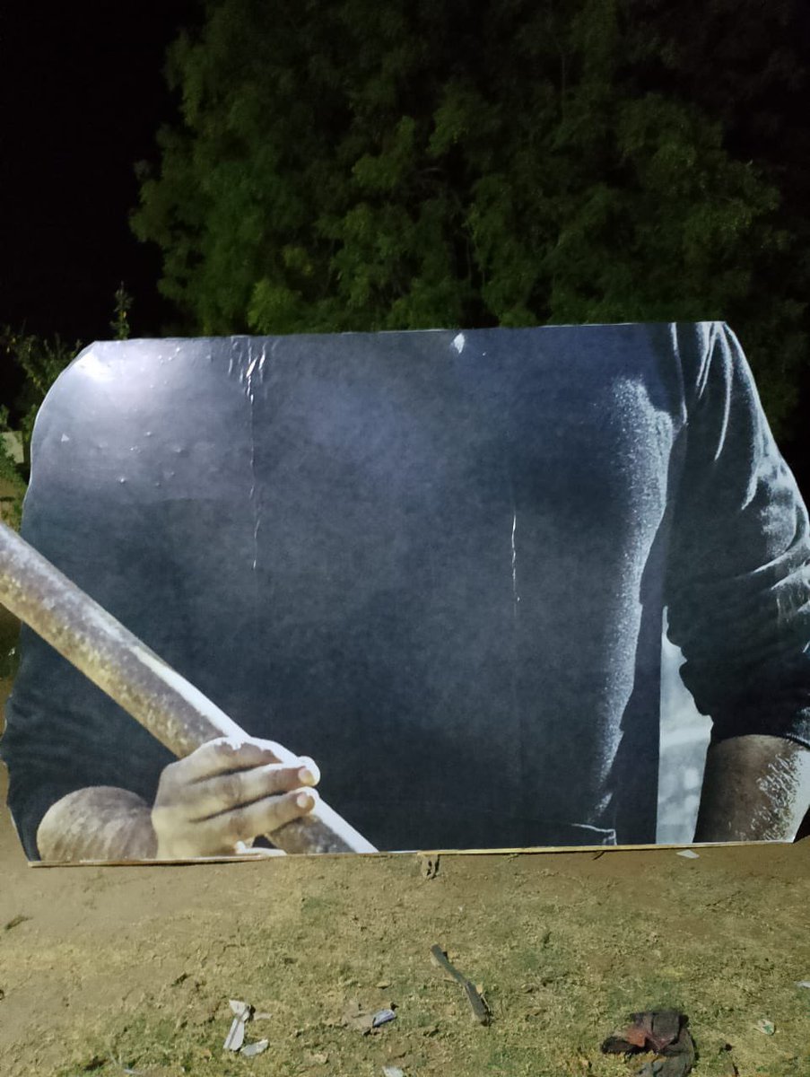 Cut out getting ready … 🔥🔥

Celebrations lo bench mark set chestam …#VakeelSaab 🔖  ki chesinattu chesaru ani cheppukovali… 

Oka confirmation kosam waiting … adi confirm aithe 🤯🤯🤯🤯 ….

Get ready cults 🥁🥁🥁 🤙🤙🤙