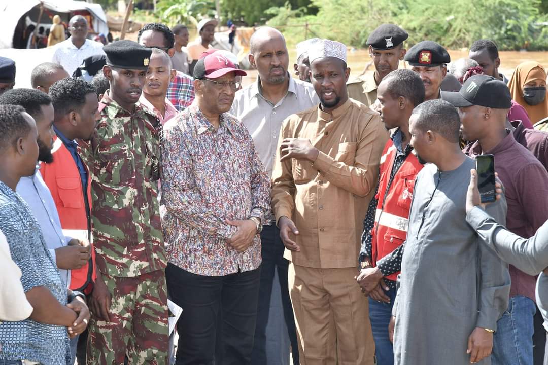 While the Area MP was missing in action from the onset of the calamitous floods Earlier today Garissa GVN @Nathif_J_Adam took proactive step by visiting the affected area. He expressed condolences & solidarity with the families impacted by the tragedy, pledging ongoing assistance