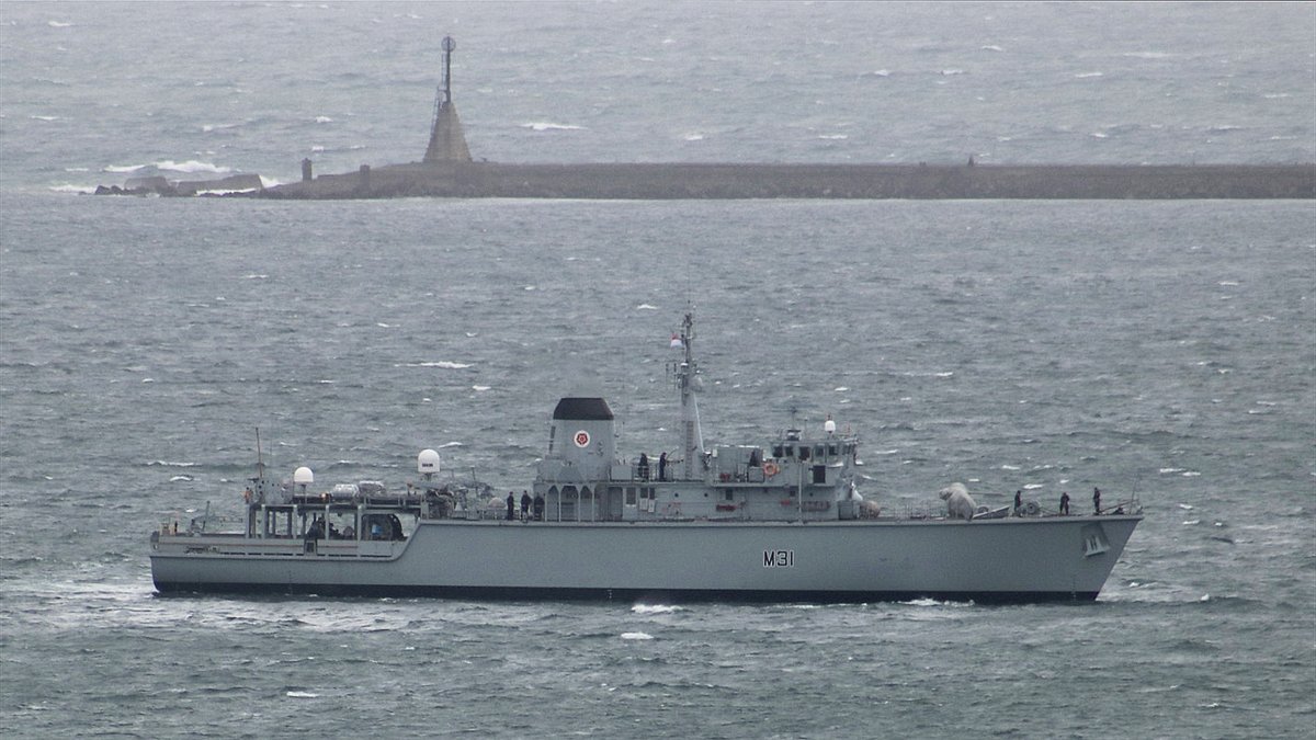 .@HMSCattistock inside Plymouth Breakwater this afternoon. She is due to receive the freedom of Poole at a ceremony on Saturday. Via @Rockhoppas