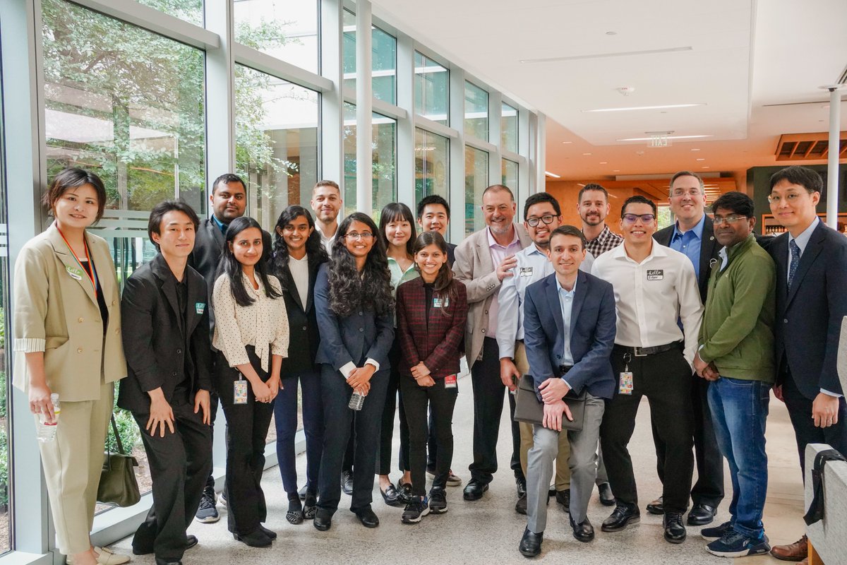 Rimer Group (@UH_ChBE) members got to meet Dion Vlachos (@UDChBE) during the @SouthwestCatSoc Meeting. It was great to connect three generations of the academic family tree. @EnergyDelaware @uhoustonenergy