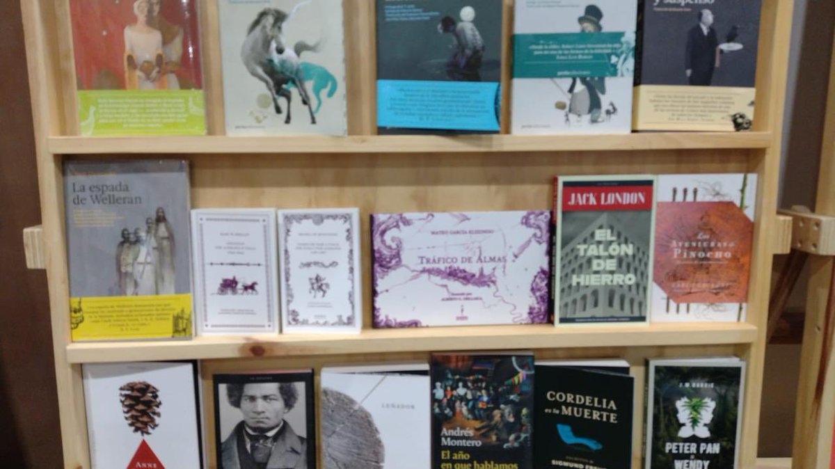 ¡Hola Colombia! Minerva presente en la FILBO, 🇨🇴. 
Las traducciones de <a href="/Cajme/">Camiloco</a>, <a href="/AlexGonzor/">Alex González Ormerod</a> y el Tráfico de Mateo expuestas en esta hermosa Feria. ¡Estamos muy felices!