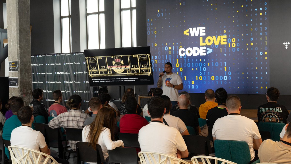 🌊 Last week we went to Málaga to be part of a special event hosted by @42malaga_ft ☀️. They prepare a full immersion into blockchain for their students, & we had the amazing opportunity to be part of it as well as some local friends! 🧵 (1/5)