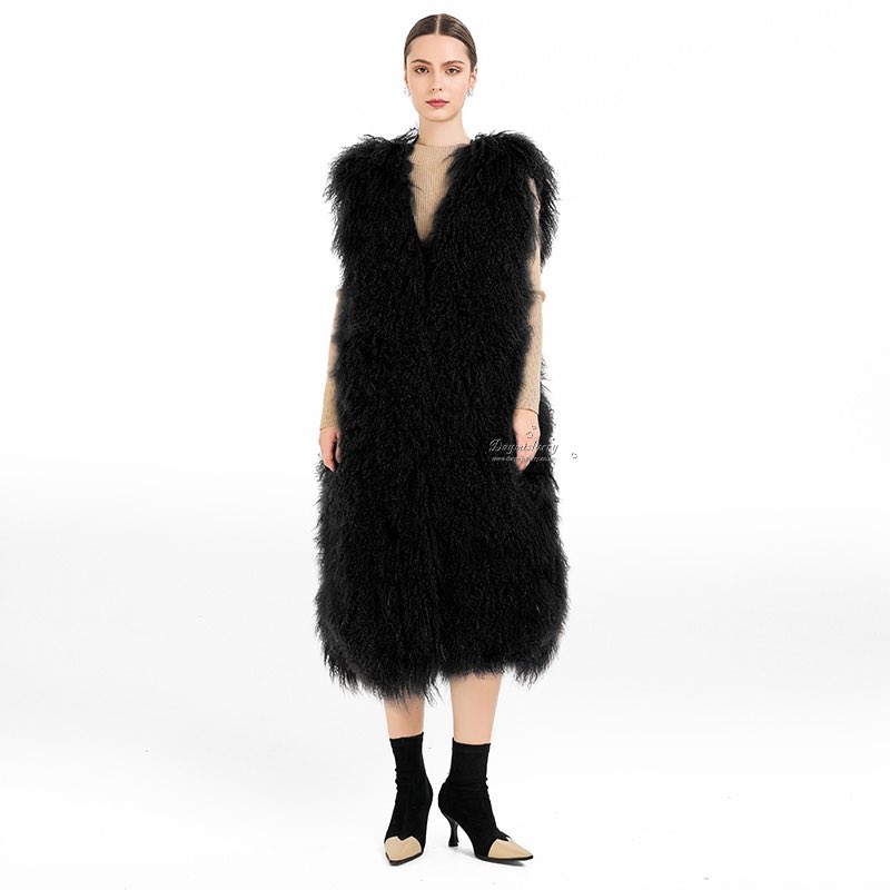 Gorgeous sheepskin fur gilet in black in stock now. #ootd #fur #vest #furvest #gilet #furgilet #womenswear #womenfashion #womenstyle #ladyfashion #ladystyle #outfits #outwear #lambfur #sheepskin #sheepskingilet #sheepskinvest #handmade #boutique #boutiquefashion #boutiquestyle