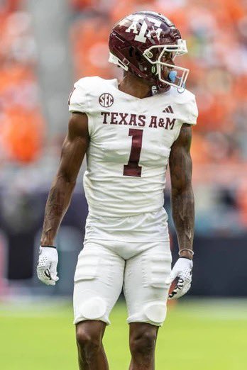 #AGTG After a great conversation with @CoachJPeterson, I’m blessed to receive an offer from @AggieFootball👍🏿#gigem !! @CoachIsh_ @CoachTOdom @DClements65 @Jason_Howell @SWiltfong_ @LawrencHopkins @ChadSimmons_ @adamgorney @TomLoy247 @samspiegs @BHoward_11 @DemetricDWarren