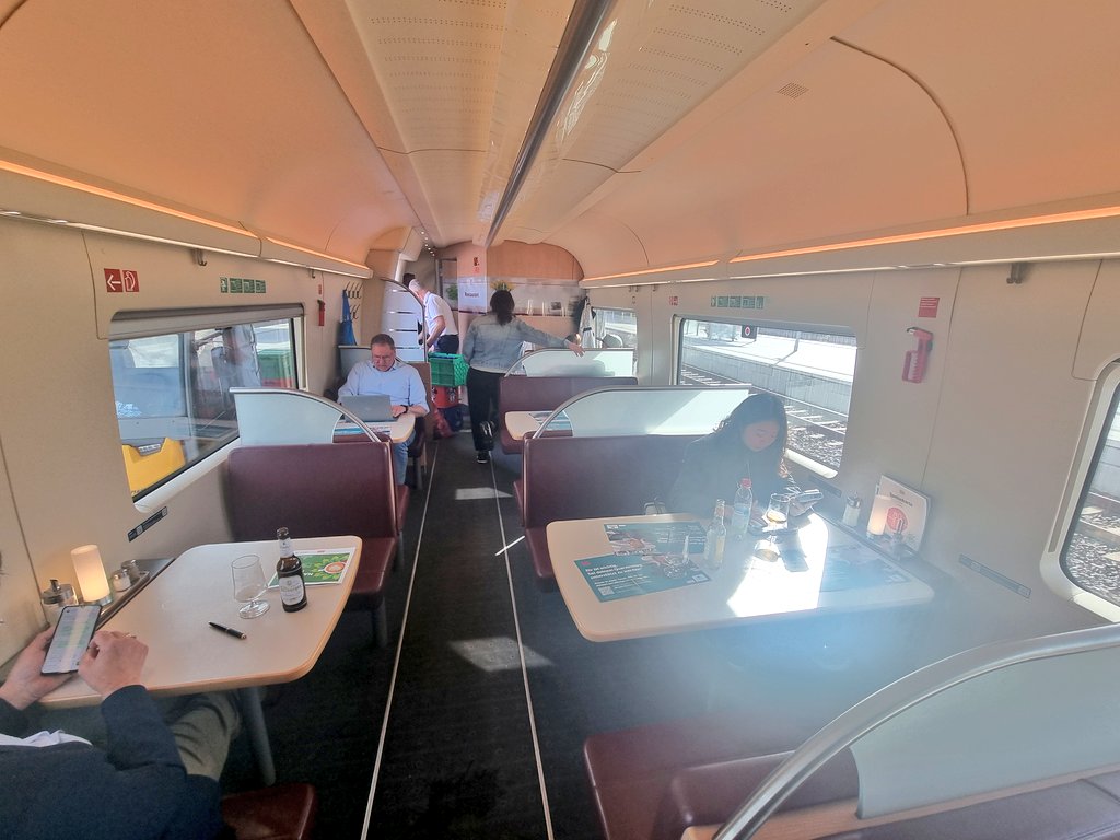 Leg 2 of #ICE24 🚆 from #Leipzig 🇩🇪 onboard another @DB_Bahn #ICE4 on the #ICE370 service to #Berlin 🇩🇪 in the @_DiningCar with @tomth0rnton... And it's dinner time! 🌭🍻 #NonstopEurotrip