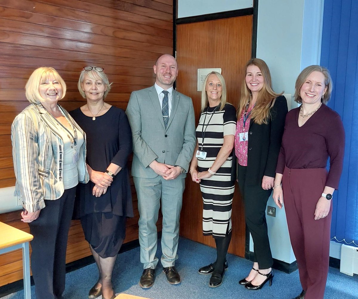 We were pleased to welcome Neil Gray MSP, Cabinet Secretary to Ninewells Hospital today to discuss the positive impact of NHS Tayside’s new Paediatric Continence Service @kidney_kids @neilcgray