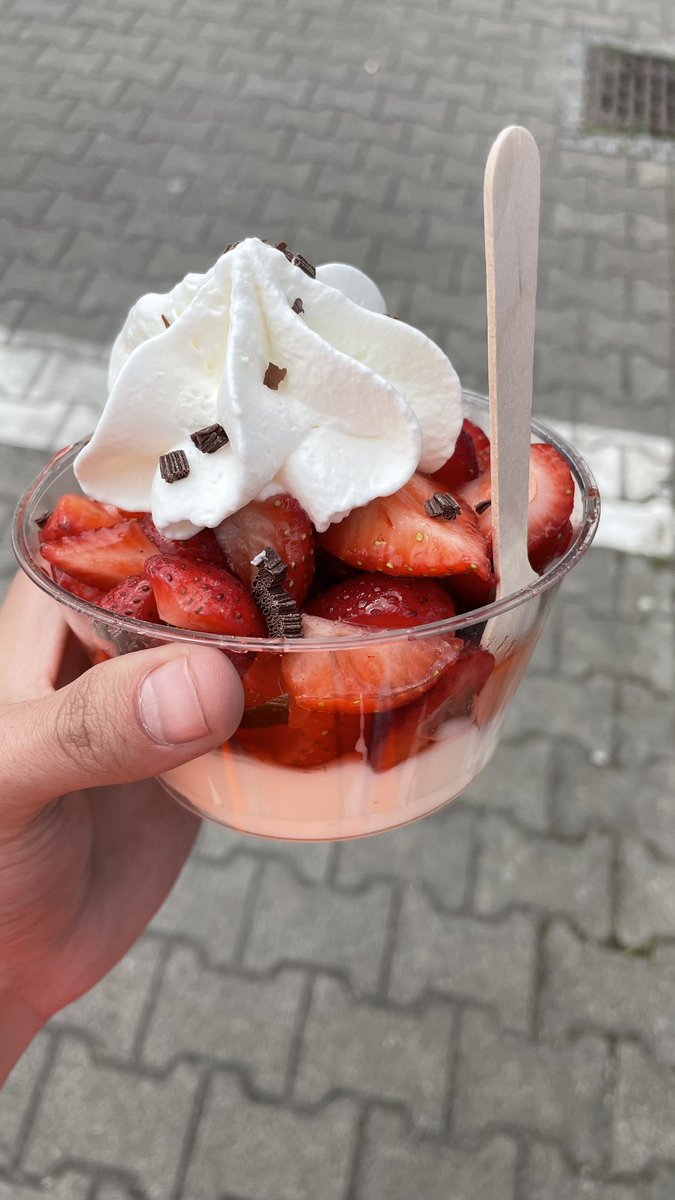 Der Maimarkt-Becher während des Schrankendienstes ist Pflicht! 🙏🏼🥹🤤