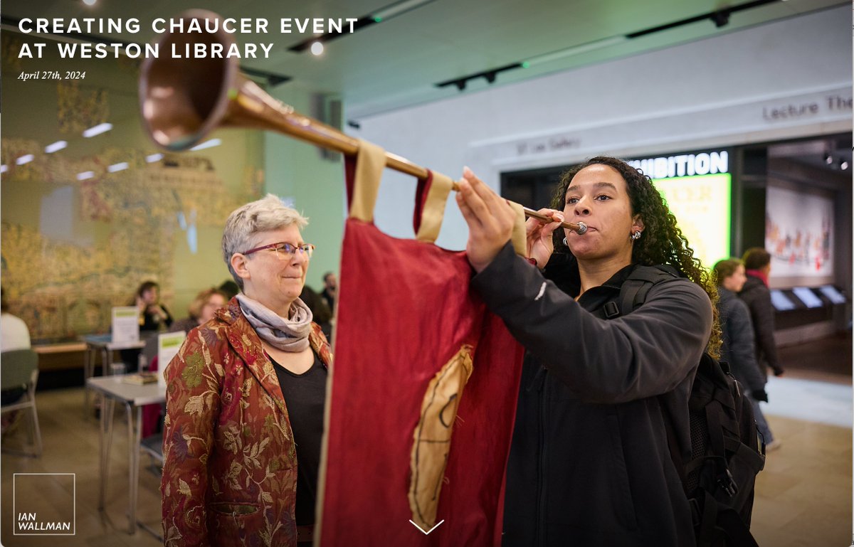 Got brilliant pics from the Creating Chaucer event @bodleianlibs - here I am teaching fanfaring to a visitor @OxMedStud @MedEngOxon