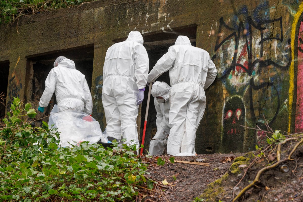 #CHARGED | We have charged two men with murder, after further suspected human remains were found this morning in an alleyway close to the railway lines off Worsley Road, Eccles. This follows earlier discoveries around Salford.

Read more: orlo.uk/hWAXp