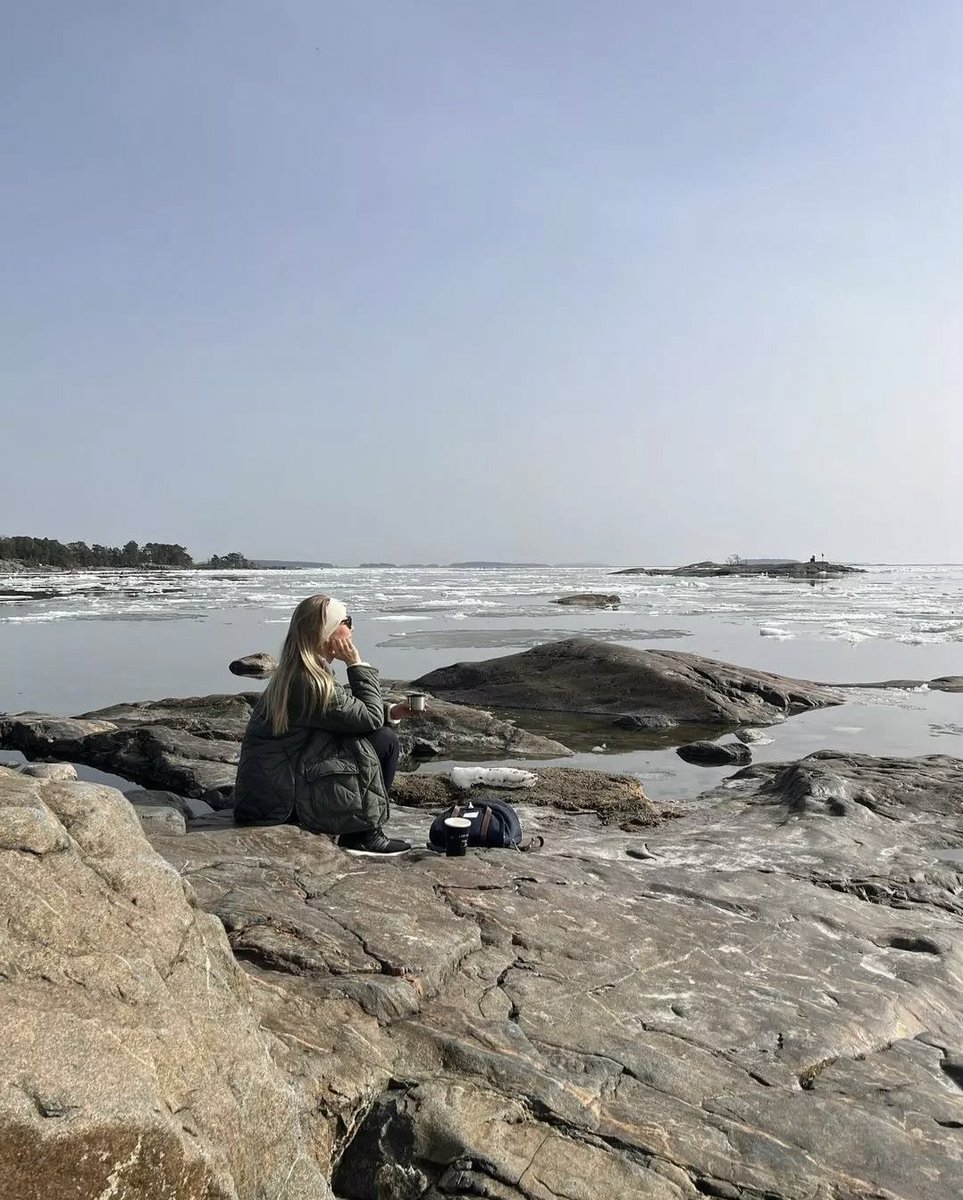 Weekend moment of zen. ☀️🌊 Springtime in the #Helsinki archipelago is a vibe. #visithelsinki #finland 
📸nordicweekend (IG)