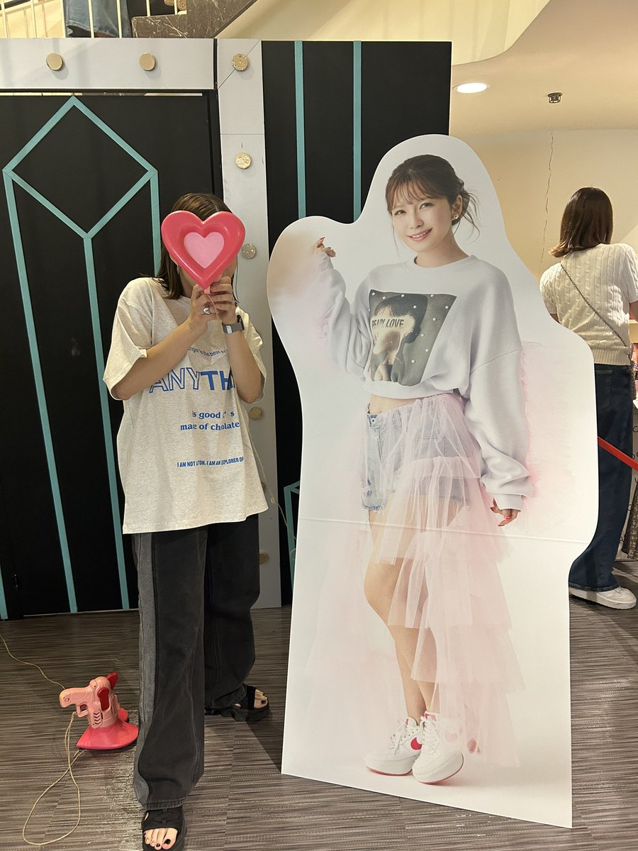 aaa_0708moe's tweet photo. 宇野実彩子TS 2024.04.29よみうりホール
まさかのステージ上がってクイズしました笑　　ひたすらいい匂いでした笑
お客さんが口パク、ダンスで教えてくれて神でした✨
あさこ姉さんも最高すぎた！
ツアーもぶっ飛んで空いに行きます🚄✈️
#うのとーく　#宇野実彩子
#宇野実彩子TS https://t.co/NxgkArEIOe