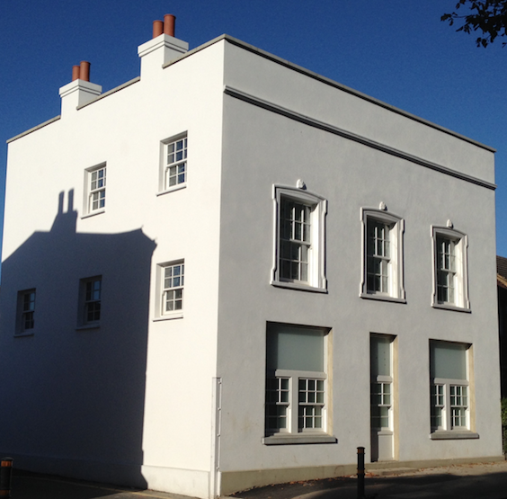 The Bull, Church Road, Mitcham, was locally listed, but this didn't mean that the tiling, pilasters, stained glass windows at the front were protected. My latest video, tells the story. Includes photos courtesy of @mertonhistsoc youtu.be/xzTEja9SsFg