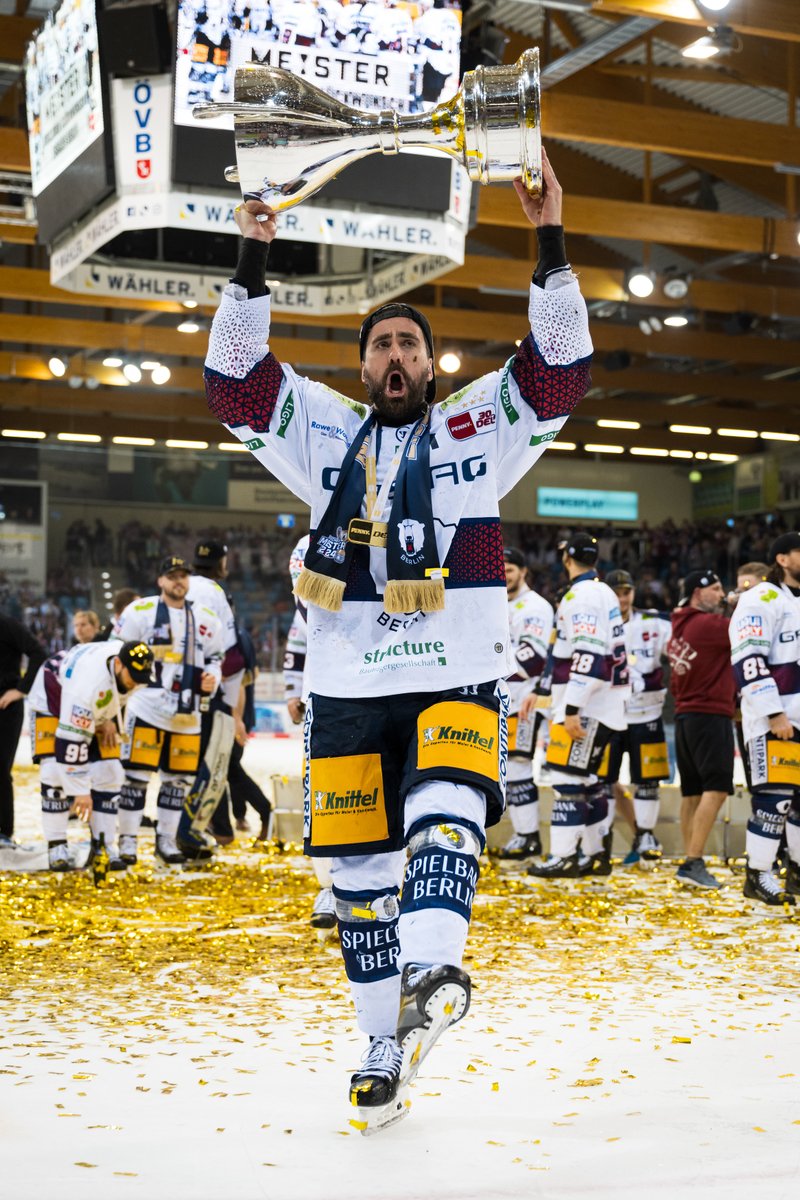 🏆🎉 #eishockey #berlin #eisbaerenberlin #deutschermeister