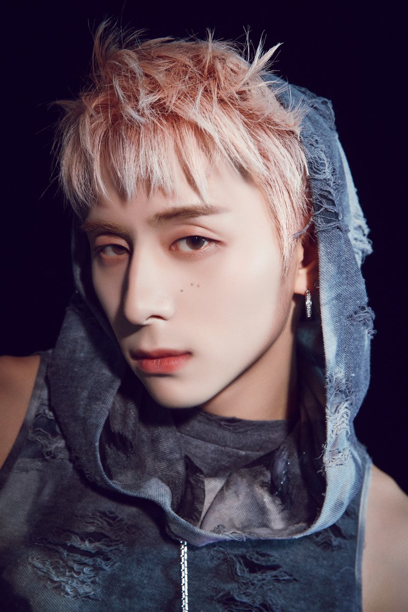 official__INI's tweet photo. INI 6TH SINGLE 
"THE FRAME"
2024.06.26 RELEASE

OVER THE FRAME ver.
CONCEPT PHOTO : #HIROTO

#西洸人
#NISHIHIROTO
#INI #INI_THE_FRAME https://t.co/9gp70OI3hf