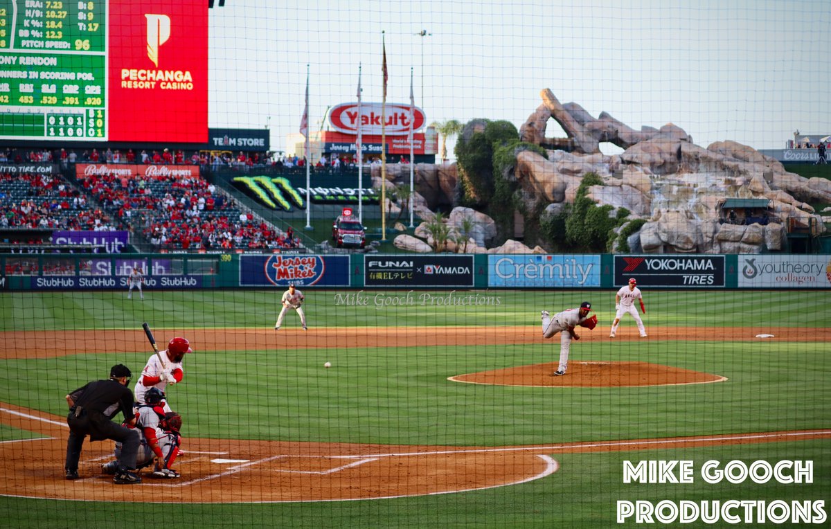 Here's The Pitch by #MikeGoochProductions 

#photography #photo #nycphotographer #FollowThisPhotoGuy #PhotographyIsArt #streetphotography #streetphotographer #baseball #MLB @MLB #Anaheim #LosAngeles #Angels #AngelStadium @Angels #sportsphotography @Nationals #Nationals