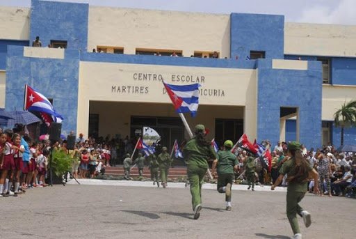 El 29 de Abril de 1960 Fidel entrega el Cuartel Goicuría al Ministerio de Educación en Matanzas. En su discurso expresó, QUE SE LLENEN LAS AULAS DE NIÑOS, DE MAESTROS Y DE LIBROS Y QUE LAS NUEVAS GENERACIONES MANTENGAN LA BANDERA CUBANA EN NUESTRA PATRIA.