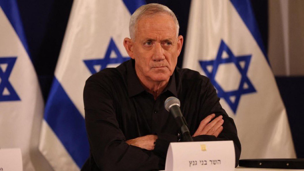 📍 NOUVEAU — Un nouveau a été ajouté aux accidents des ministres israéliens.

▪️ Le dissident Benny Gantz, l'un des ministres du Cabinet de guerre israélien, est tombé et s'est cassé le pied alors qu'il faisait du vélo et a été hospitalisé.
▪️ Récemment, les véhicules du ministre…