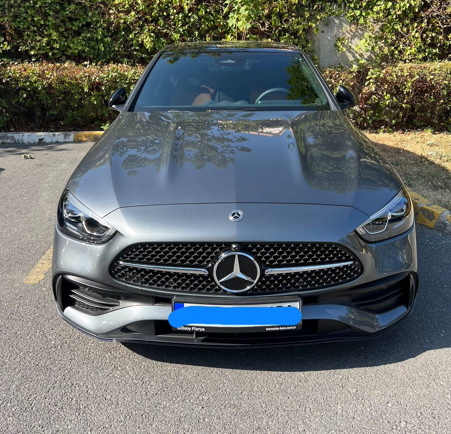 İstanbul'da Mercedes yetkili bayisinden sıfır araç alan bir vatandaşa ayıplı C200 model teslim ettiler. Satın alan vatandaş durumu anlayınca şikayette bulundu ancak Merecedes mağduriyetin giderilemeyeceğini belirtti. Türkiye'den vatandaşlar çok sayıda bu şekilde